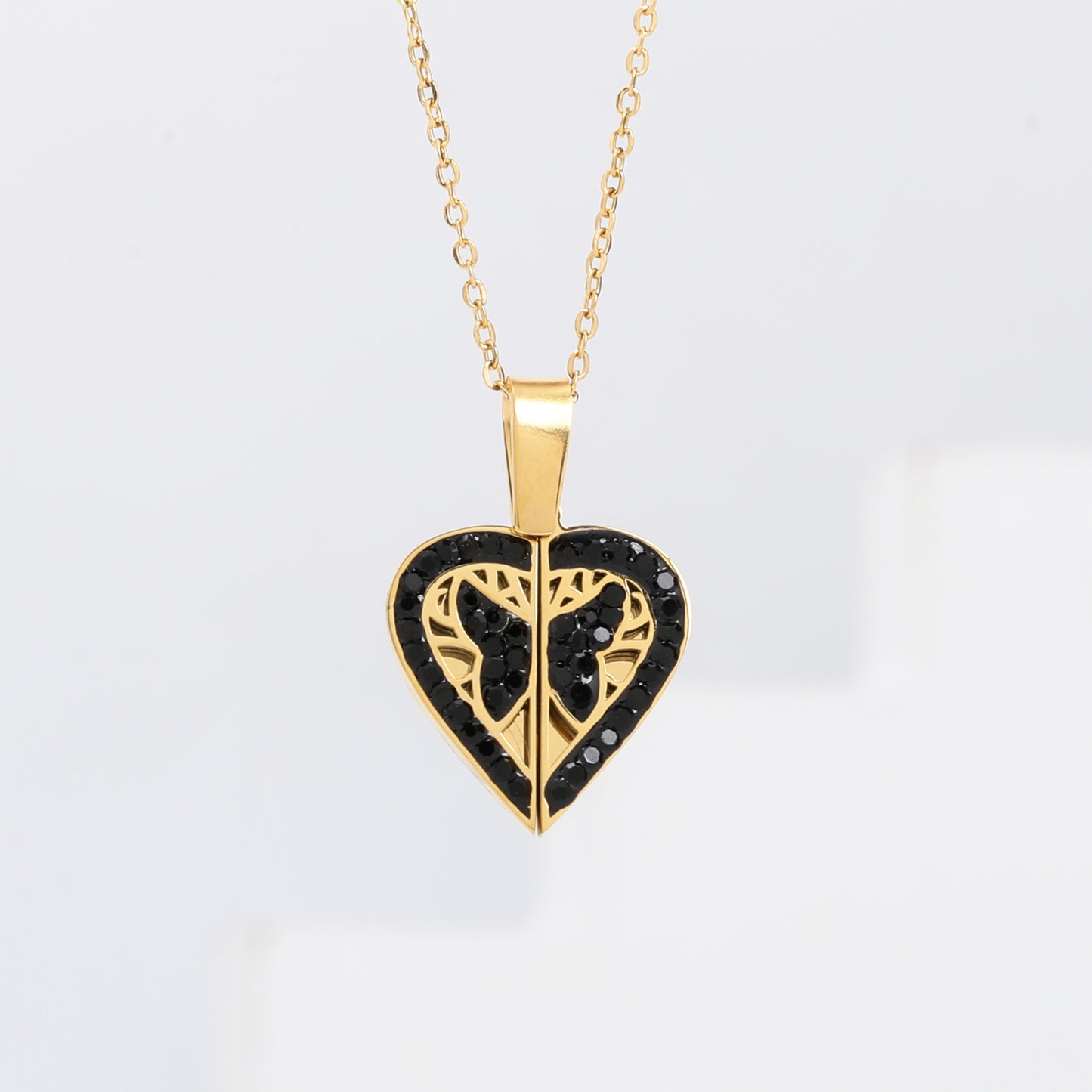 سنسال قلب فراشة مع زركون أسود 🦋🖤