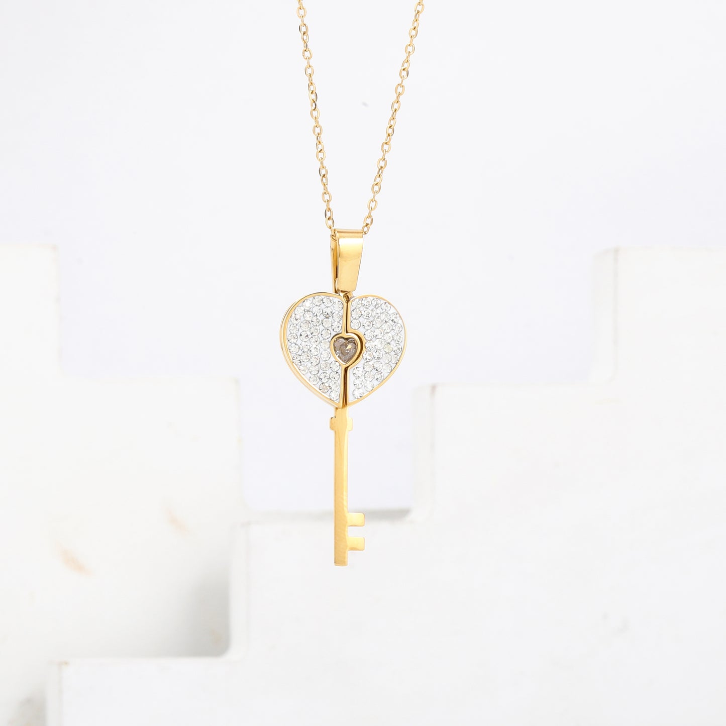 سنسال مفتاح القلب مع زركون أبيض 🔑🤍