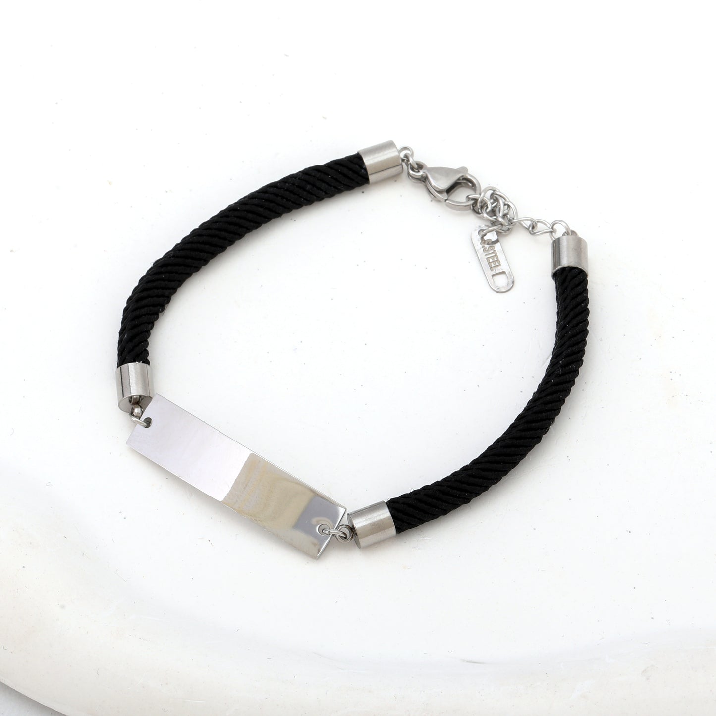 اسوارة فضة بلاطة سادة مع حبل أسود 🖤