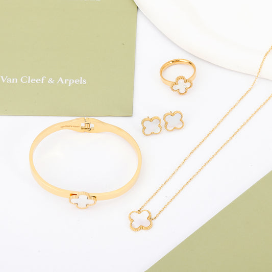 ✨ طقم فان كليف 4 قطع ذهبي وأبيض ✨