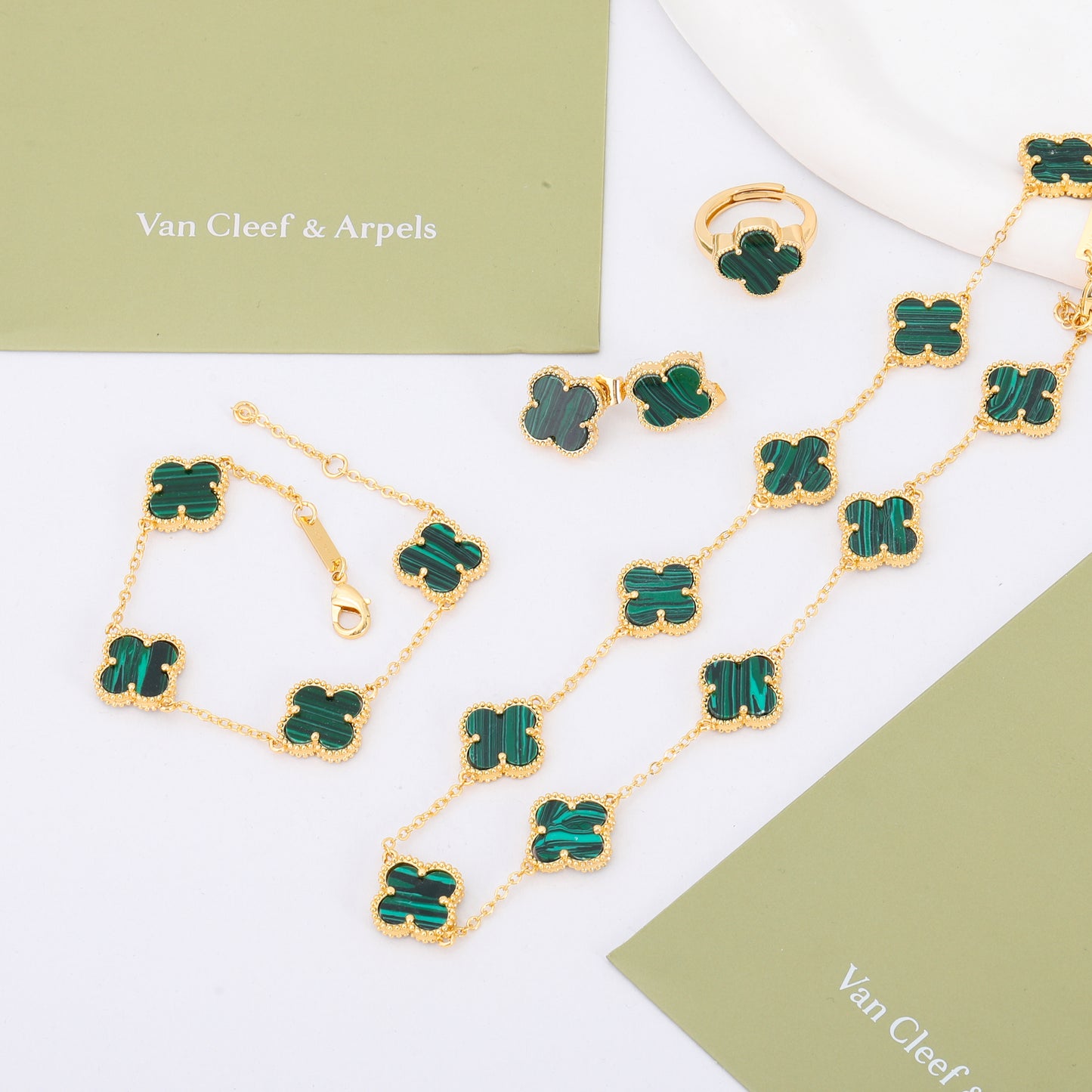 طقم فان كليف اخضر ذهبي 4 قطع