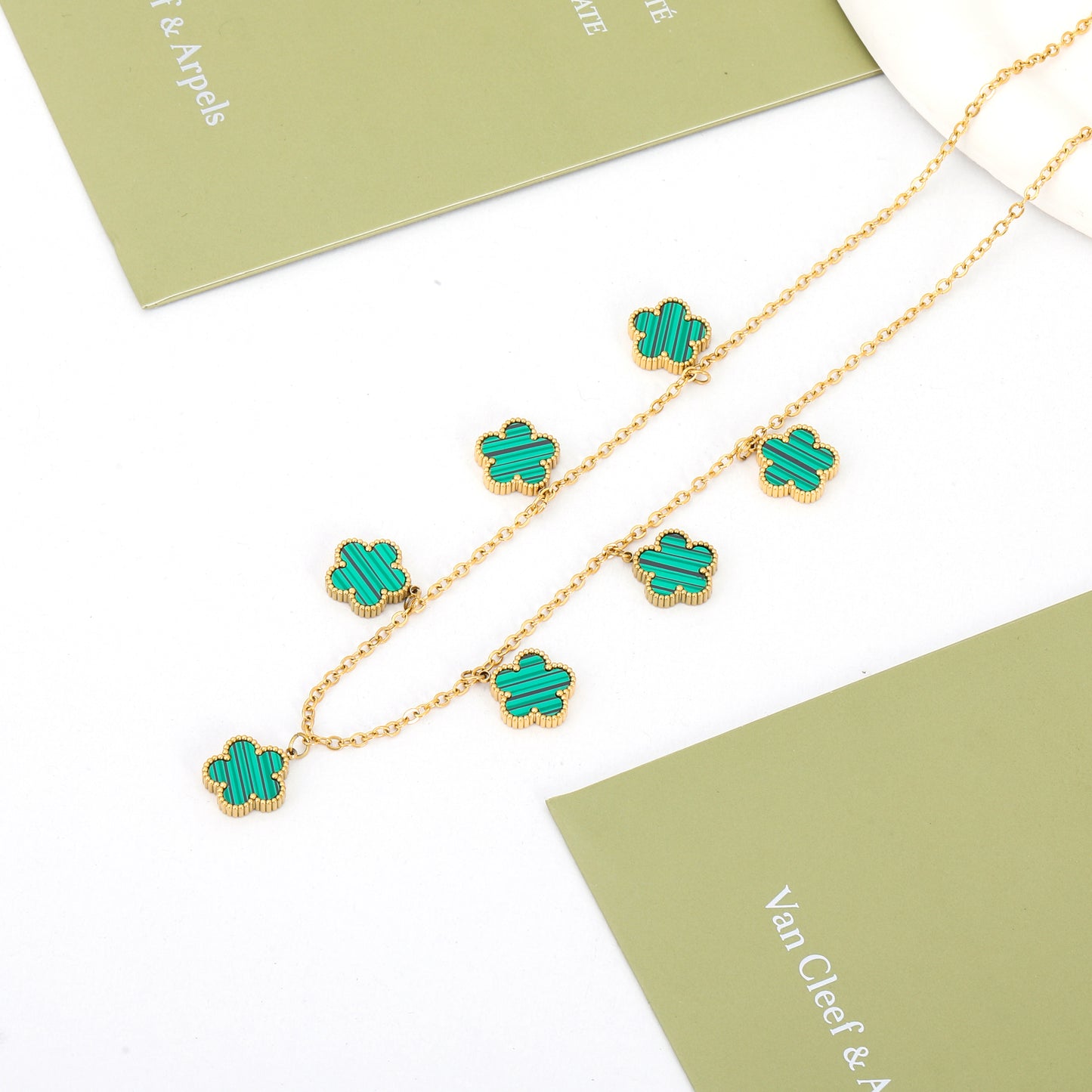 ✨ سنسال فان كليف ذهبي وأخضر ✨