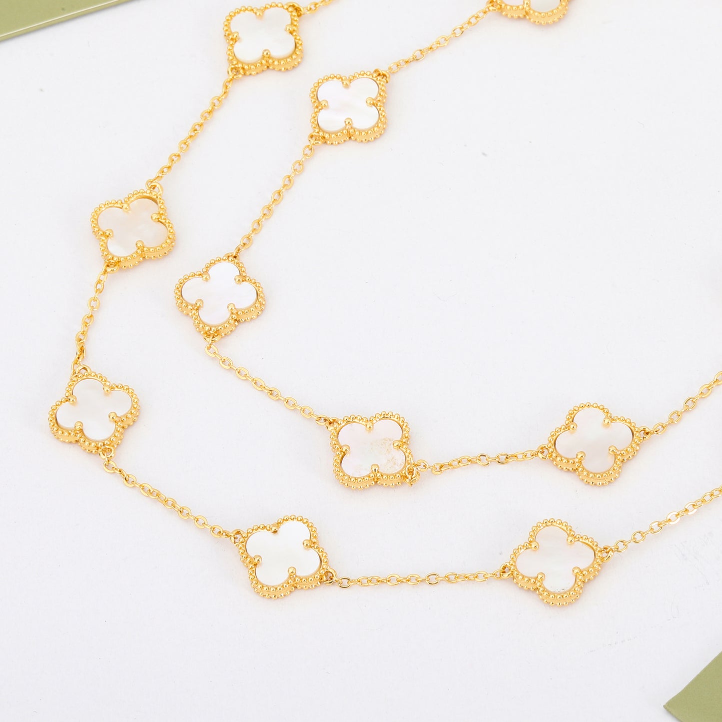 ✨ سنسال فان كليف أبيض وذهبي - 1 م 20 وردة ✨