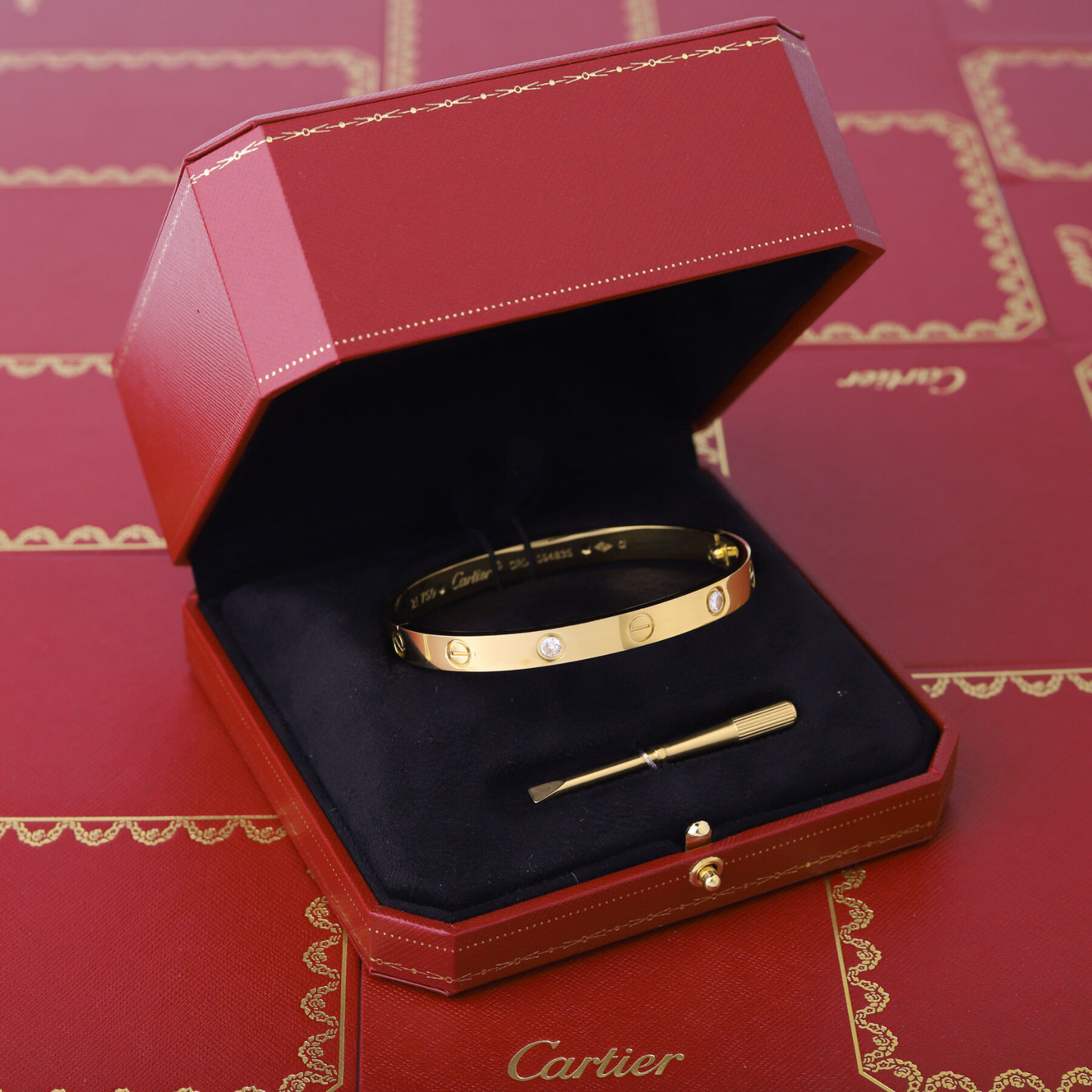 اسوارة كارتير مفك ذهبي زركون 18