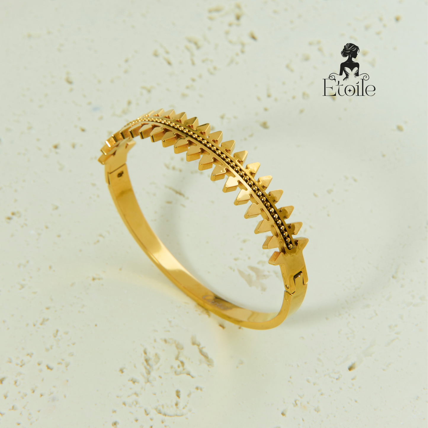 اسوارة كارتير Love شمس