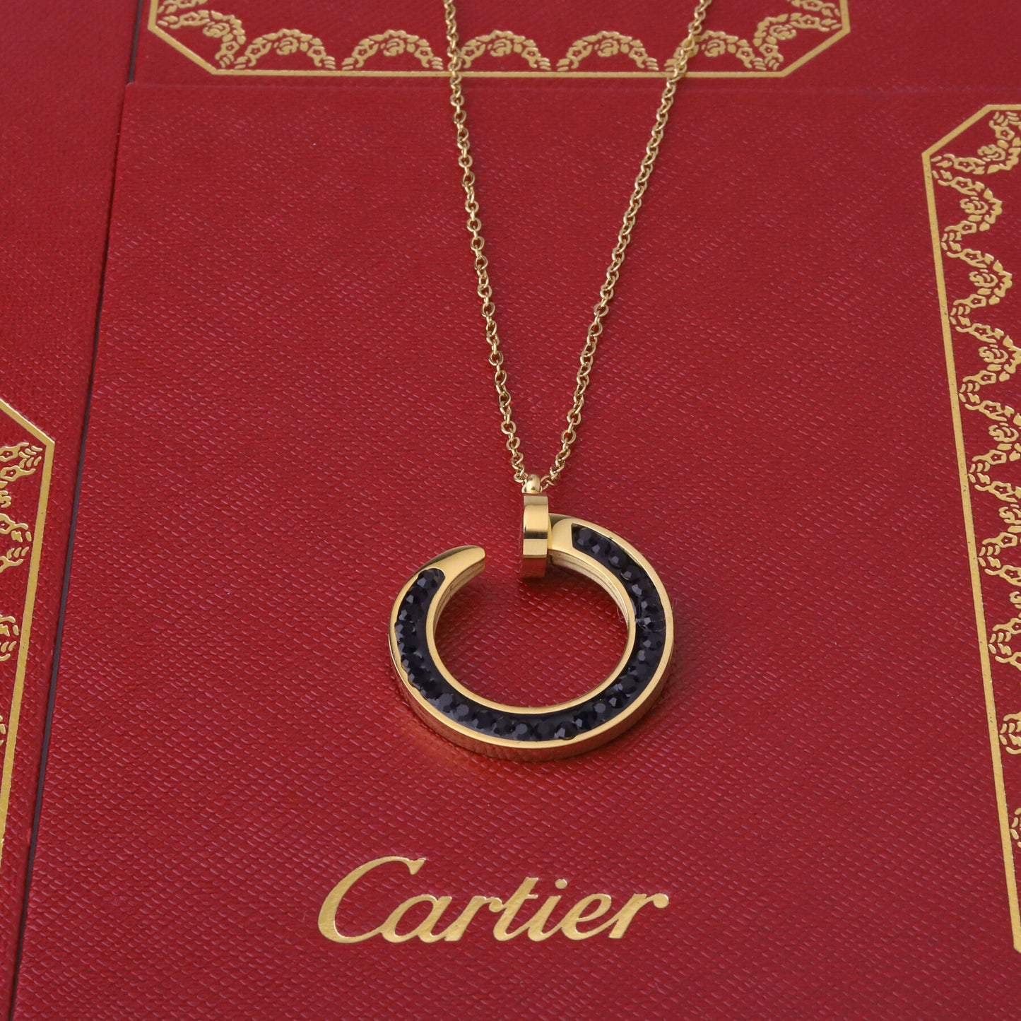 ✨ طقم كارتير مسمار - ذهبي وزركون أسود ✨