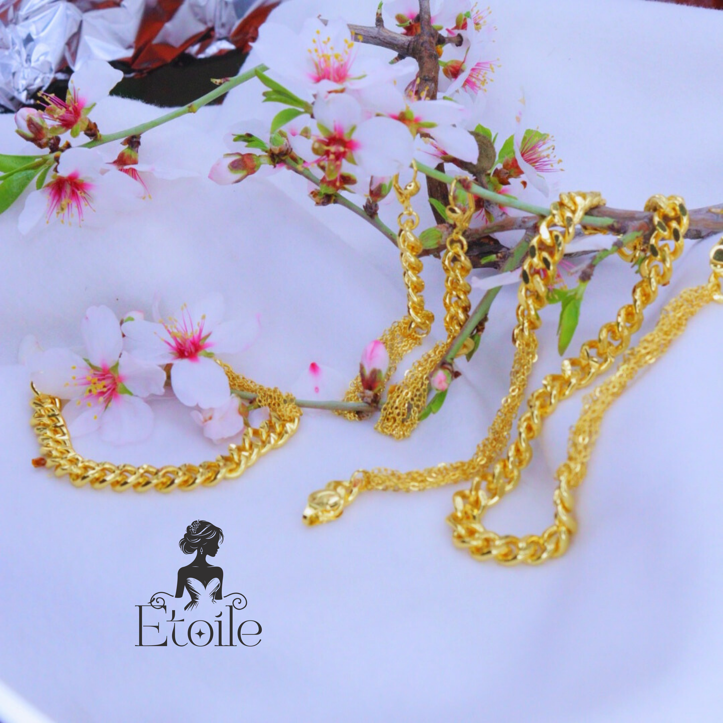 طقم سلاسل "Bold Chains" – تصميم عصري باللون الذهبي والفضي