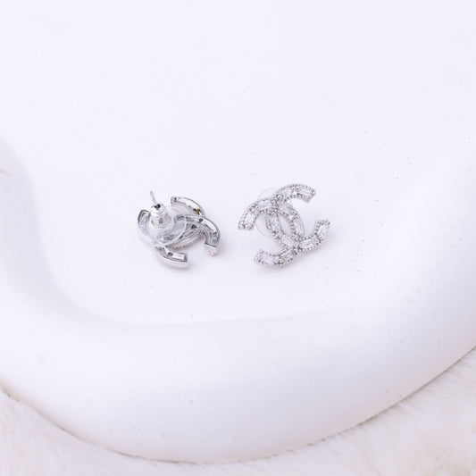 طقم شانيل – قطعتين ناعم فضي ✨💎