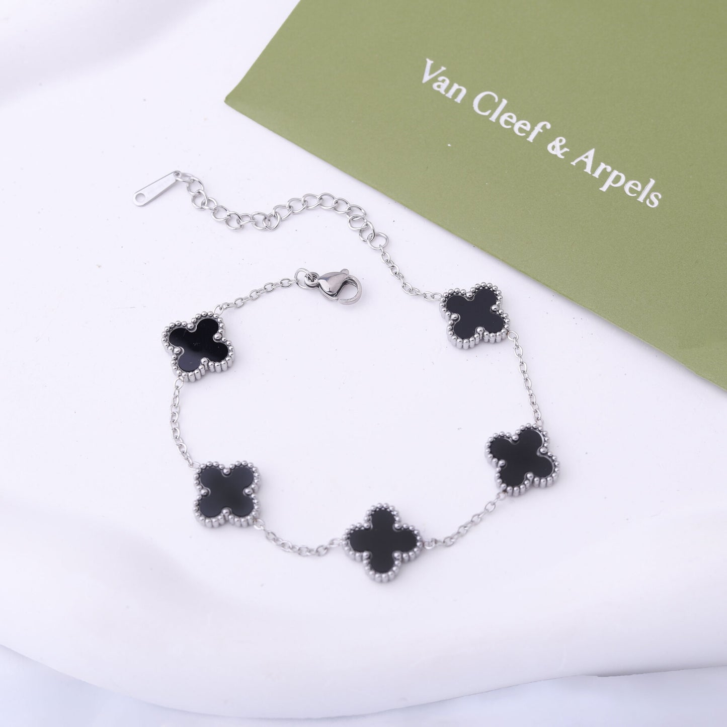 ✨ أسوارة فان كليف أسود وفضي ستيل ✨