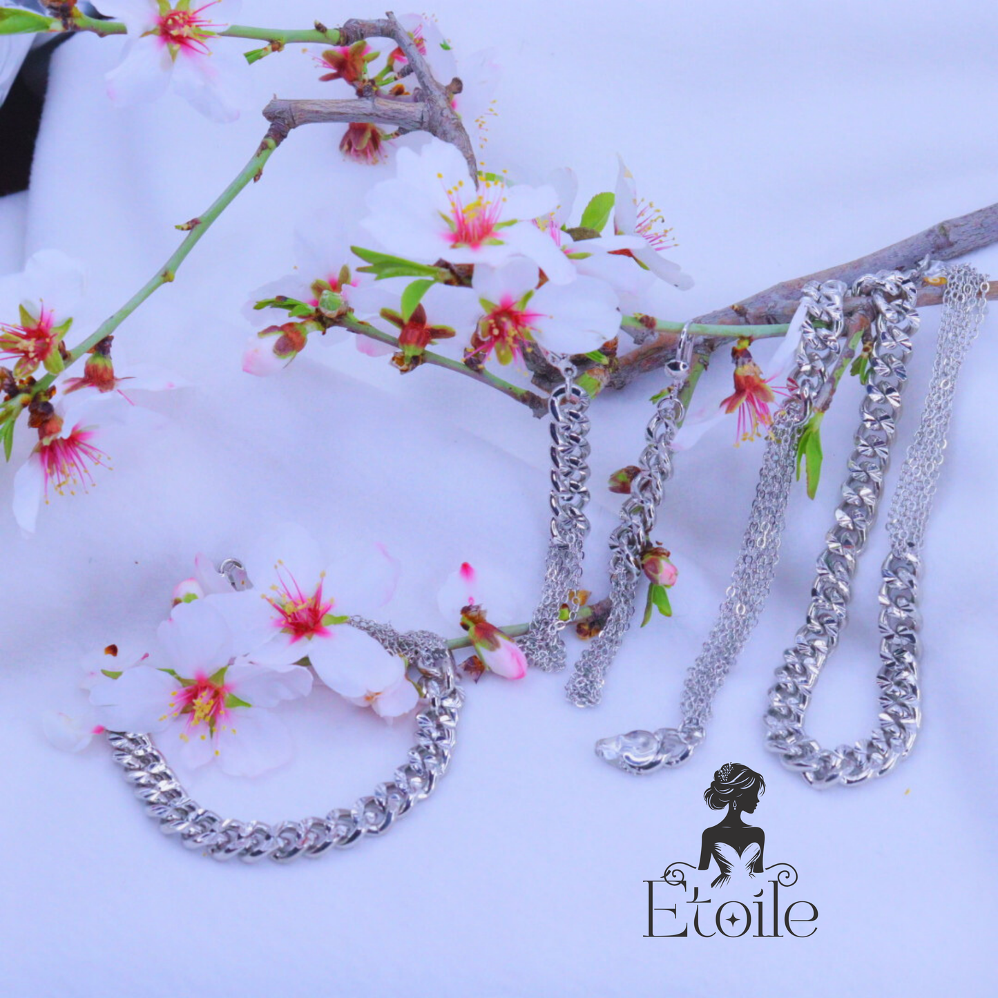 طقم سلاسل "Bold Chains" – تصميم عصري باللون الذهبي والفضي