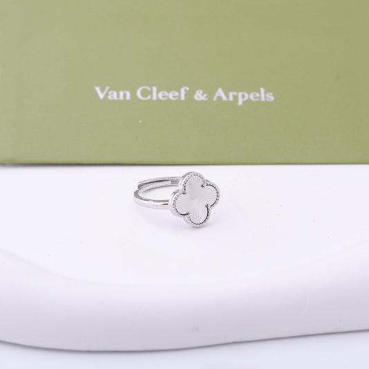 ✨ خاتم فان كليف فضي ✨