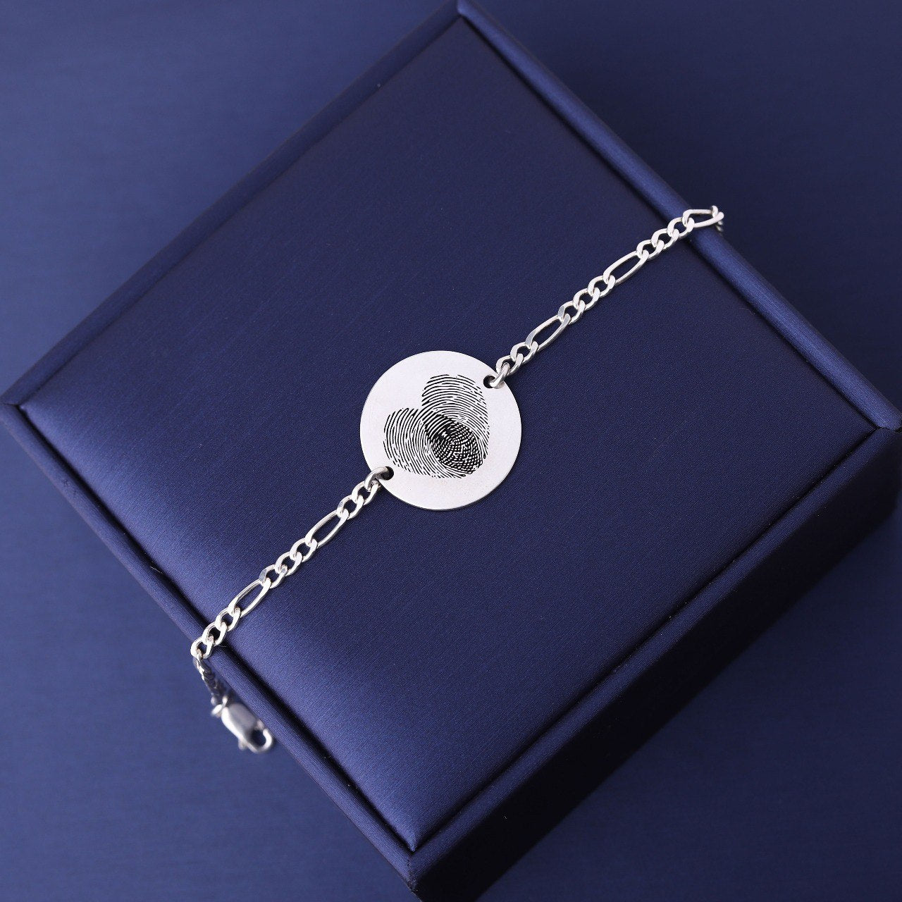 سوار فضة “تفصيل بصمة” – بصمتك قطعة فريدة منك 🩶