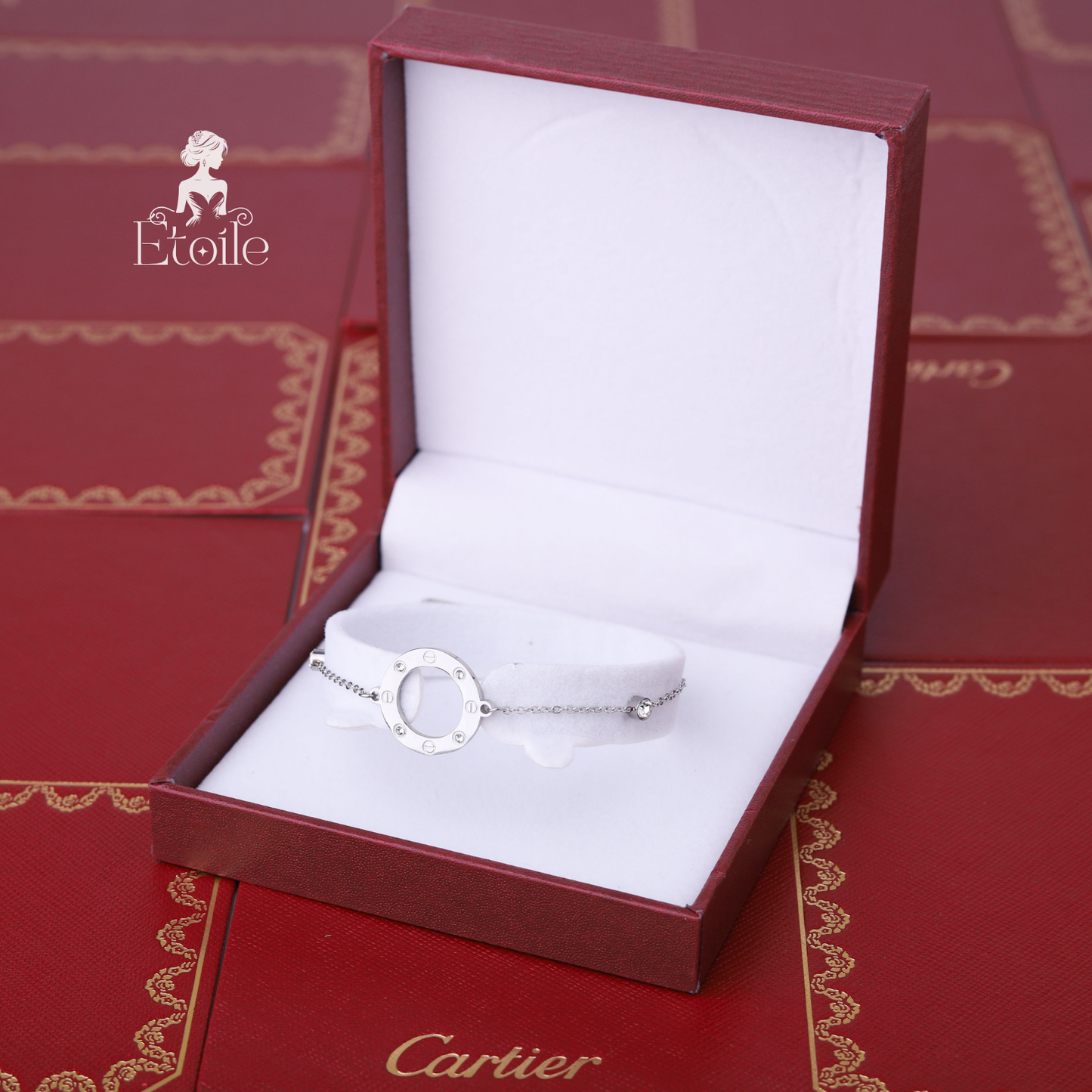 اسوارة كارتير love فضي زركون