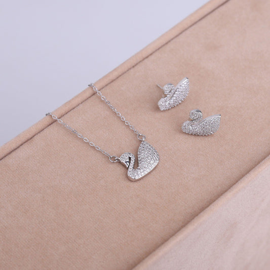 طقم Swarovski – زركون فضي ✨💎