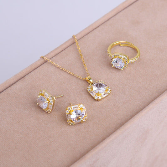 ✨ طقم لازوردي – مربع 3 قطع ذهبي فل زركون ✨