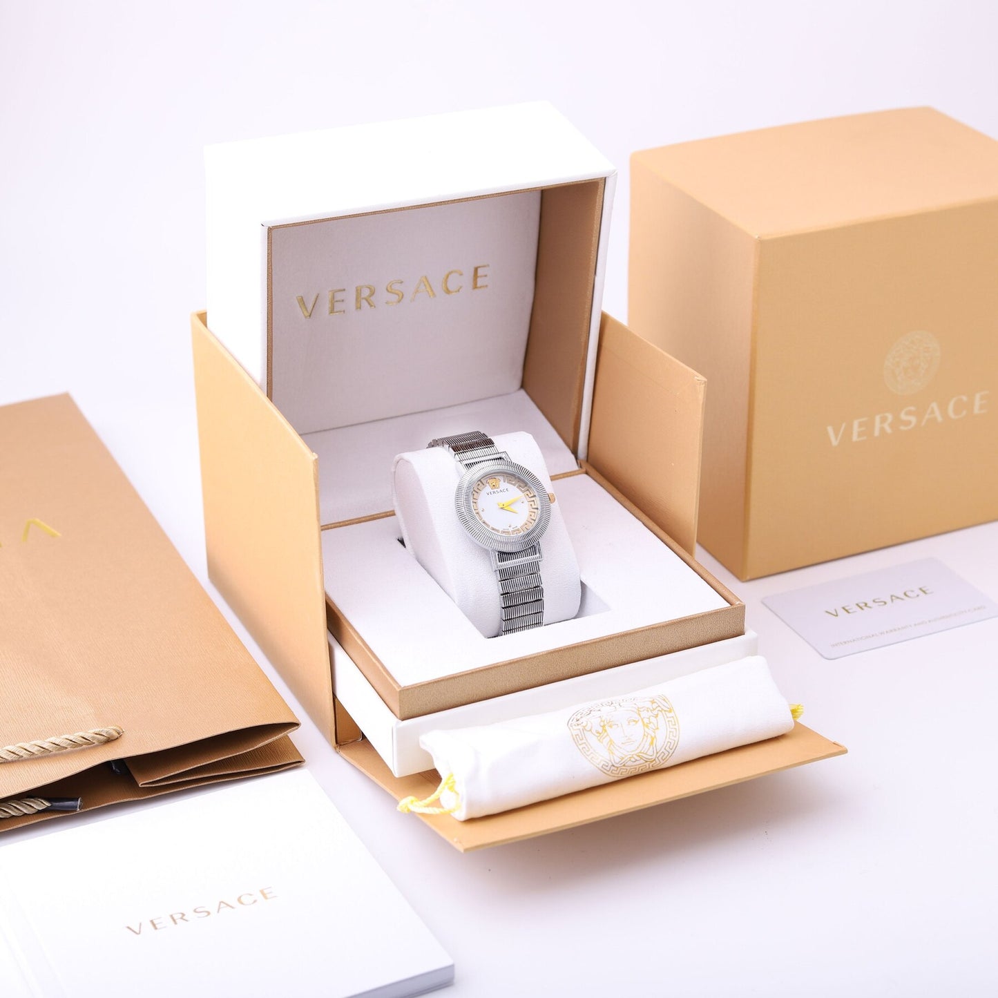 🤍 ساعة فرزاتشي (فضي وميناء أبيض) - جوهر النقاء والترف 🌟