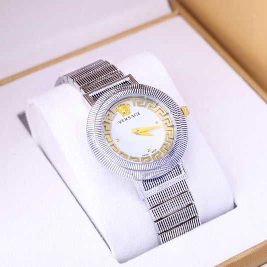 🤍 ساعة فرزاتشي (فضي وميناء أبيض) - جوهر النقاء والترف 🌟