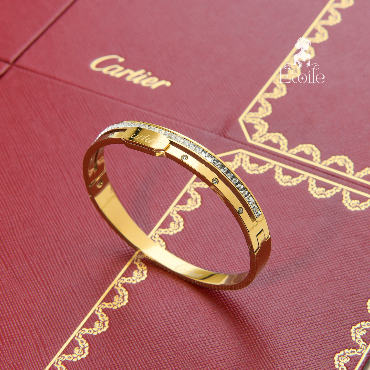 اسوارة كارتير Love زركون ذهبي