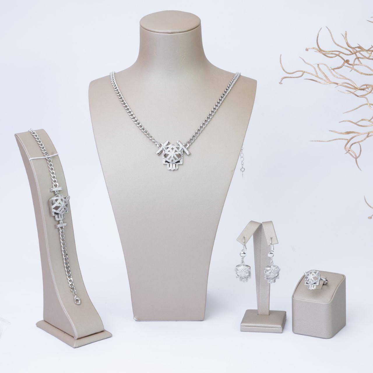 ✨ طقم كارتير نمر فضي ✨