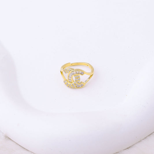 طقم شانيل – وردة قطعتين بزركون ذهبي 🌸💛