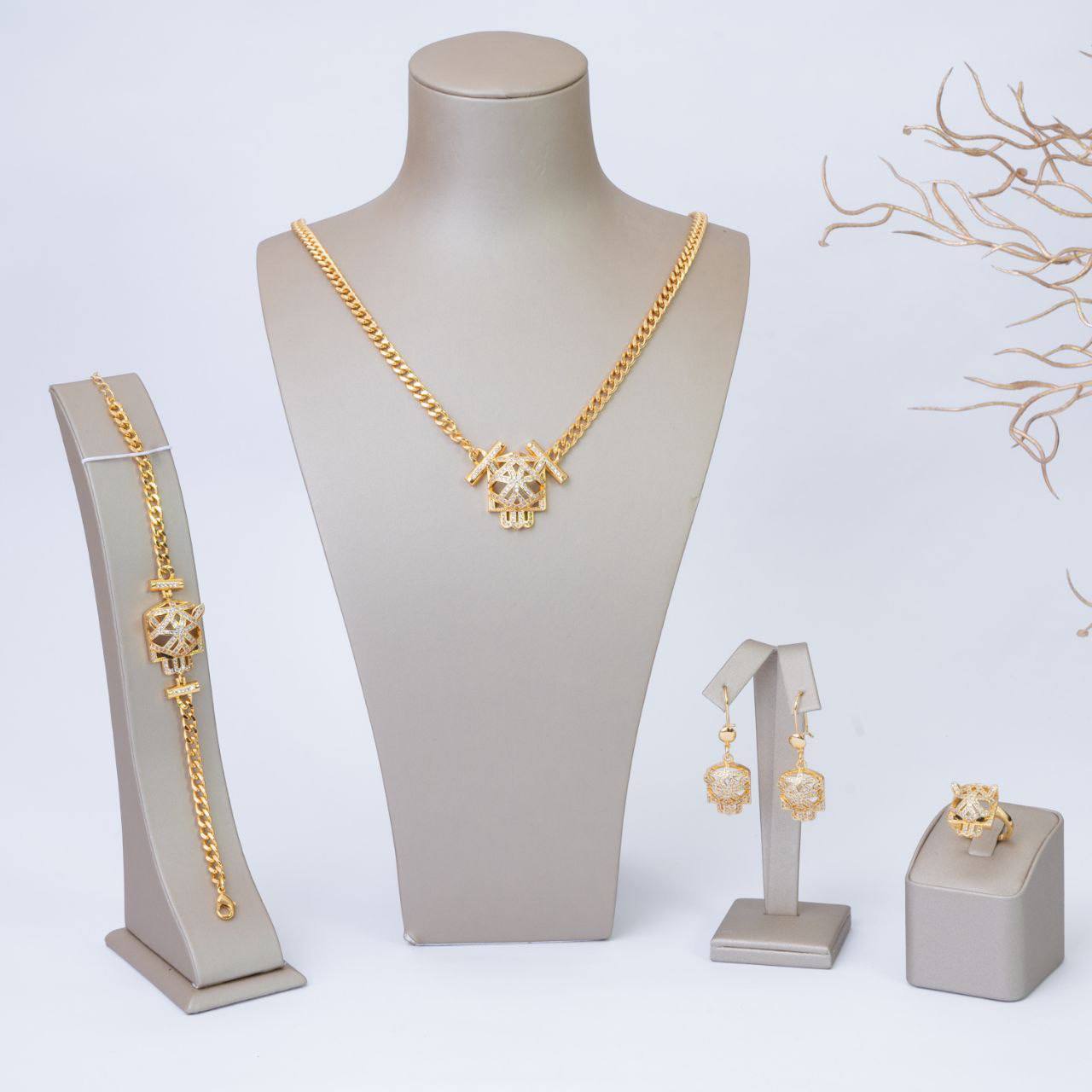 ✨ طقم كارتير نمر ذهبي ✨