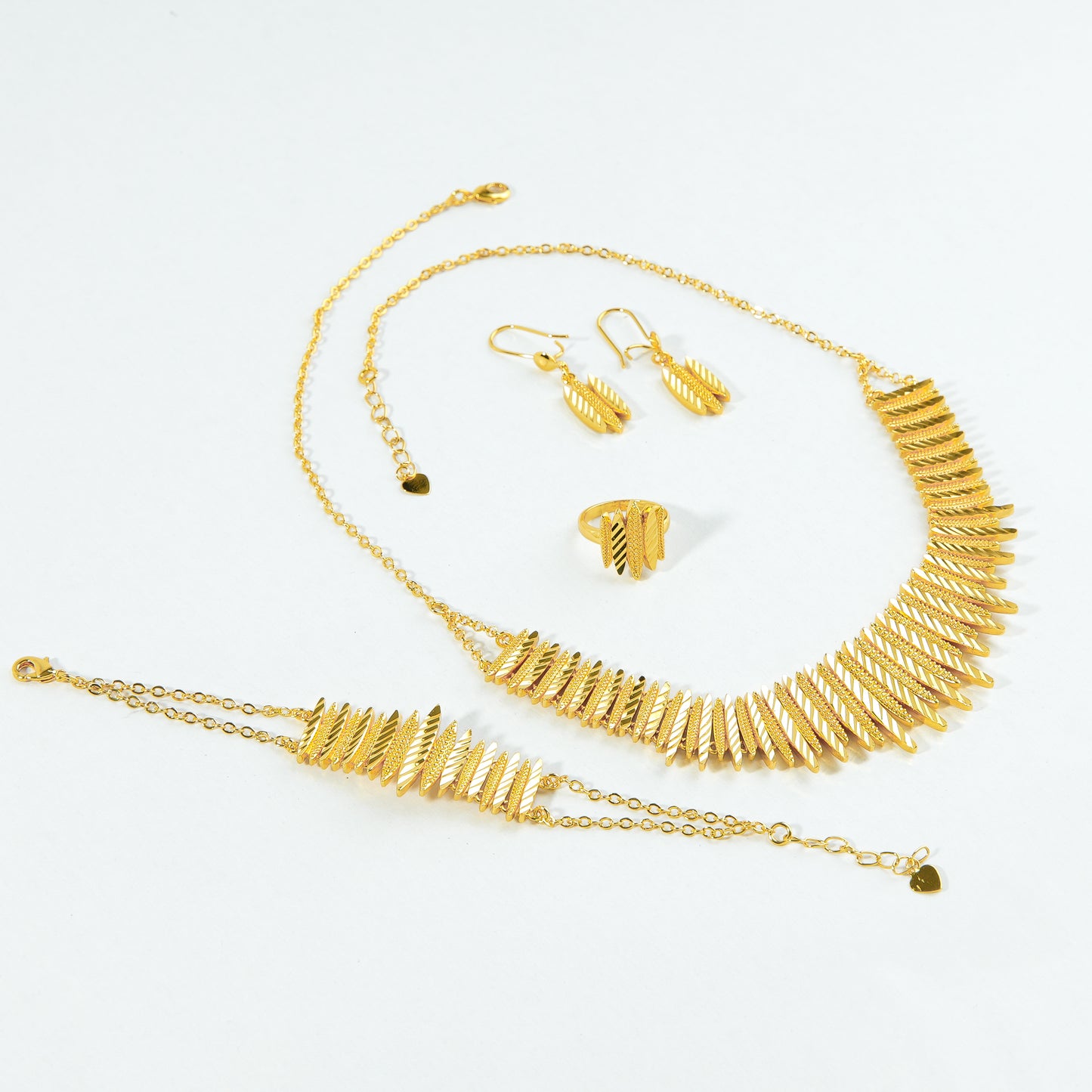 ☀️ وصف طقم "الشمس" 4 قطع: الإشراق والبريق