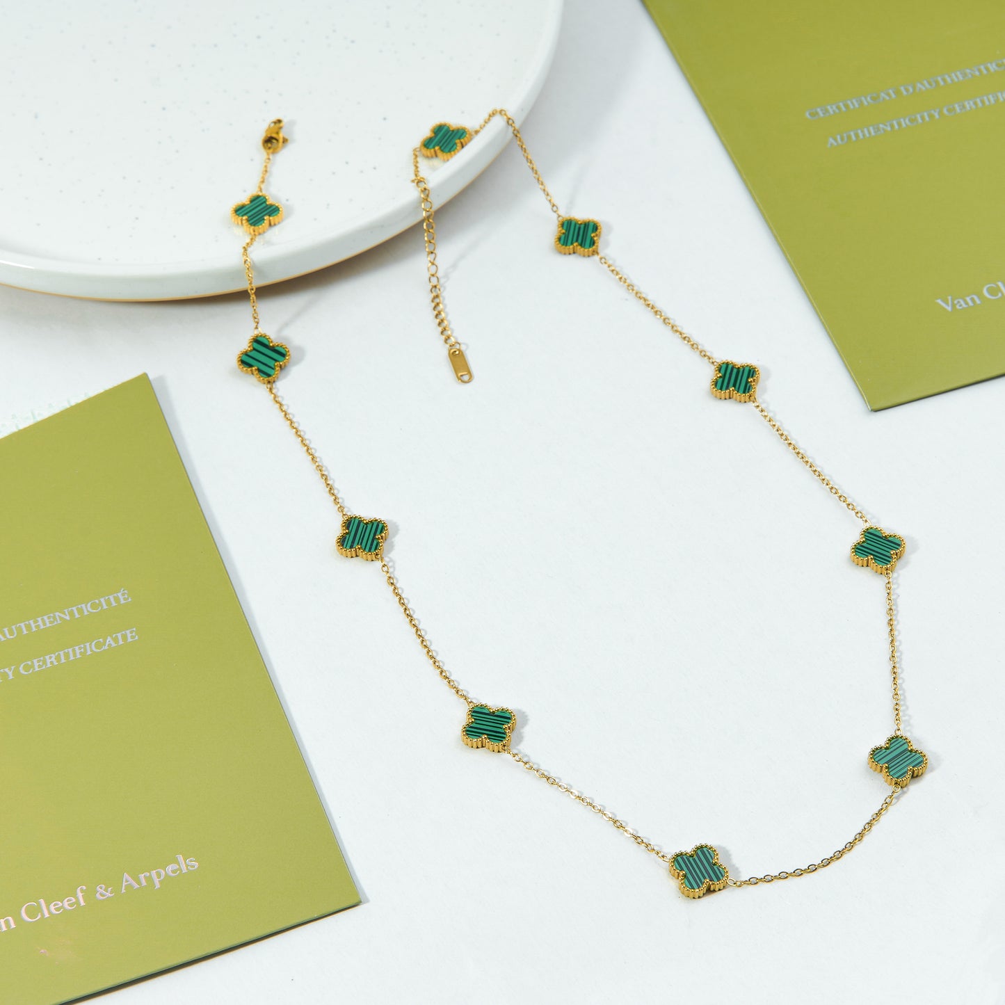 ✨ سنسال فان كليف أخضر وذهبي - 10 وردات ✨