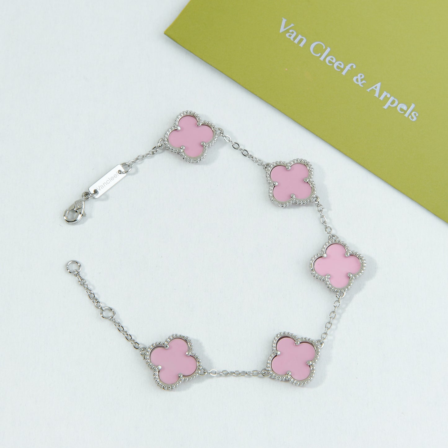 ✨ أسوارة فان كليف زهري وفضي - (مُختم) ✨