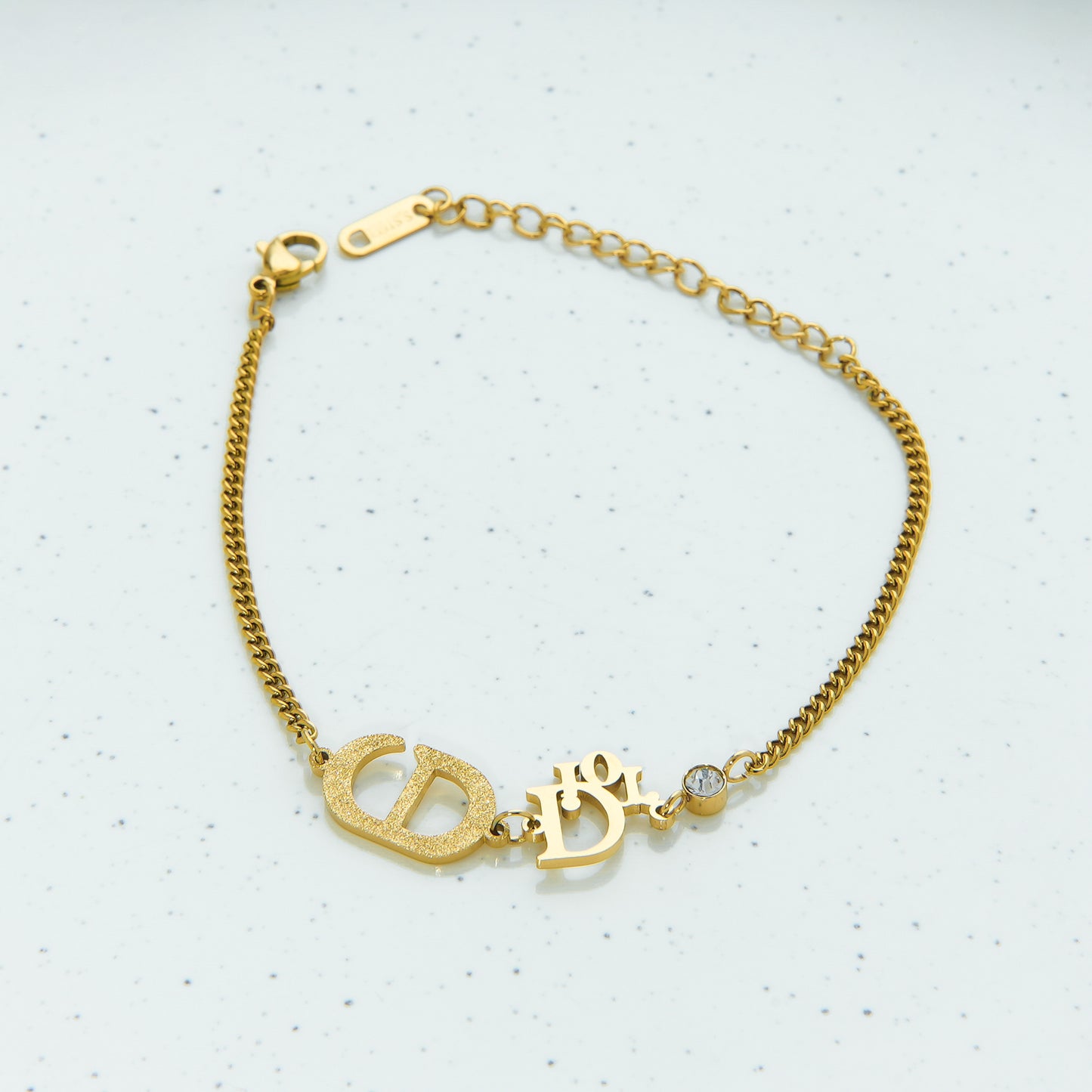 ✨ اسوارة ديور Dior – ذهبي فاخر ✨