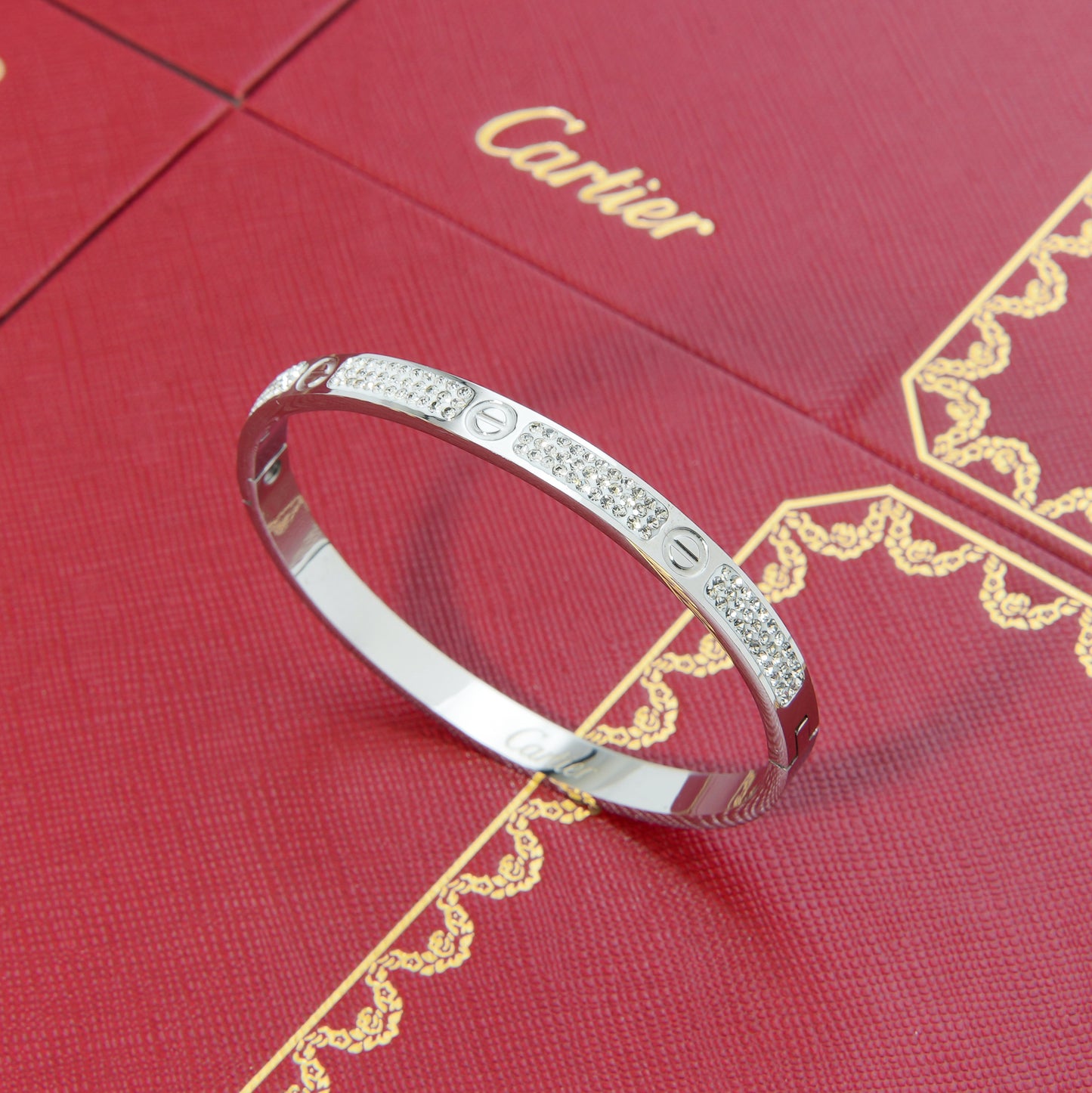 اسوارة كارتير love نصف زركون ذهبي