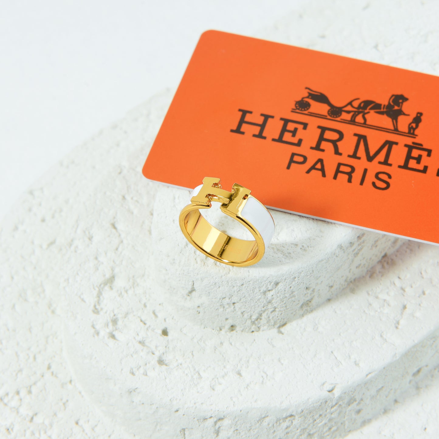 ✨ خاتم هيرمز – أبيض فاخر ✨