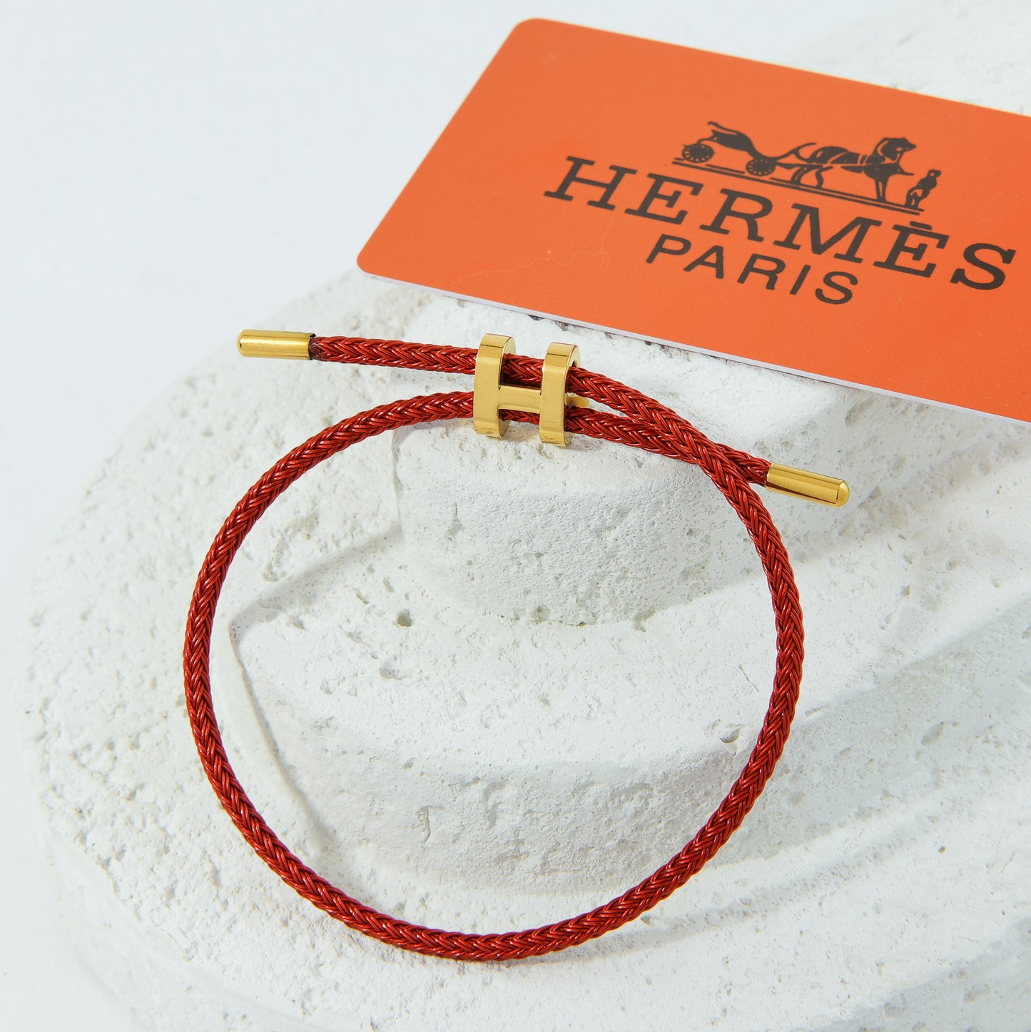 ✨ اسوارة هيرميز Hermes – خيط أحمر فاخر ✨