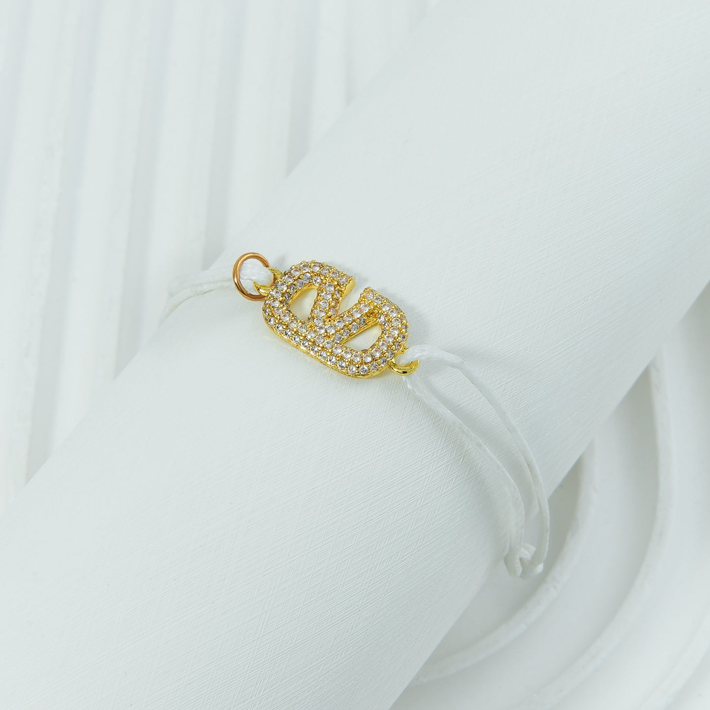 ✨ اسوارة خيط – فالنتينو Valentino أبيض رفيع ✨