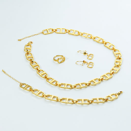 طقم CD كريستيان ديور – 4 قطع ذهبي فاخر 💍