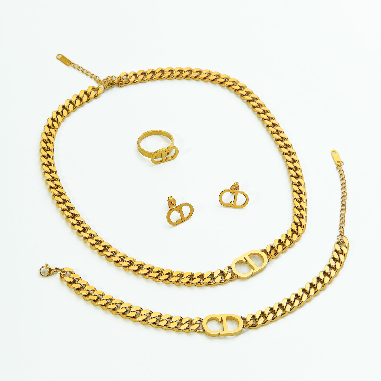 طقم Christian Dior (CD) – 4 قطع فاخرة 💍✨