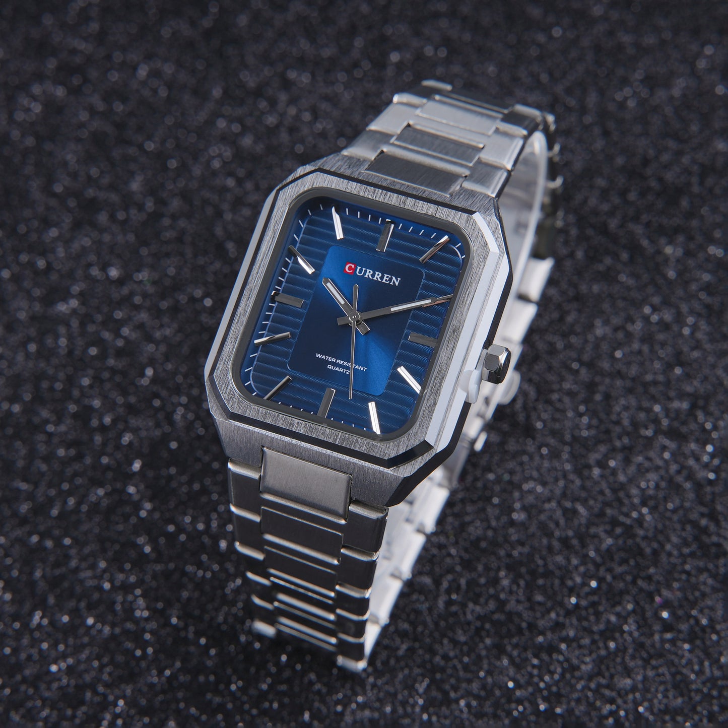 ⬜ ساعة Curren Rectangular Steel – أناقة الخطوط الهندسية ولمعان الفضي 📐