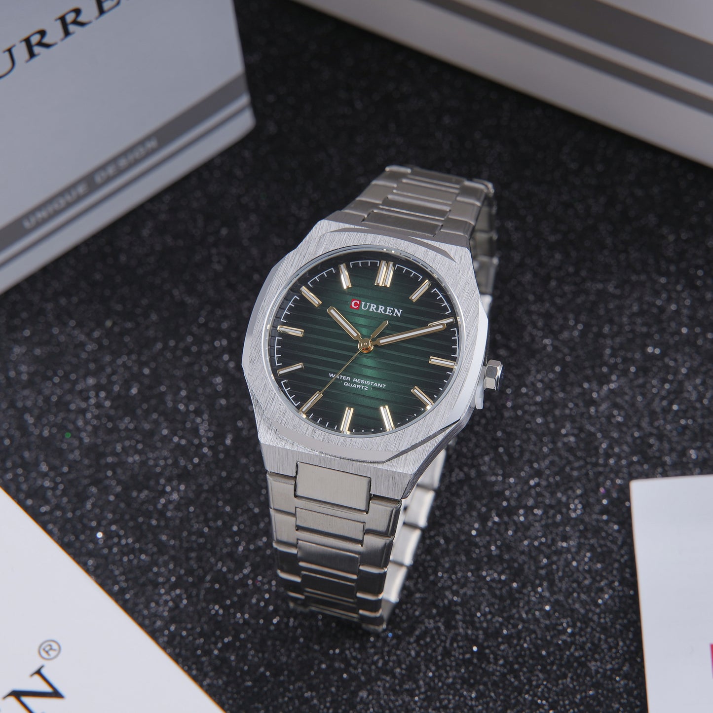 💚 ساعة Curren Octa Green Silver – هندسة التميز ولون الطبيعة الساحر 🌿