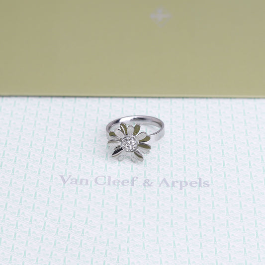 ✨ خاتم وردة فان كليف ✨