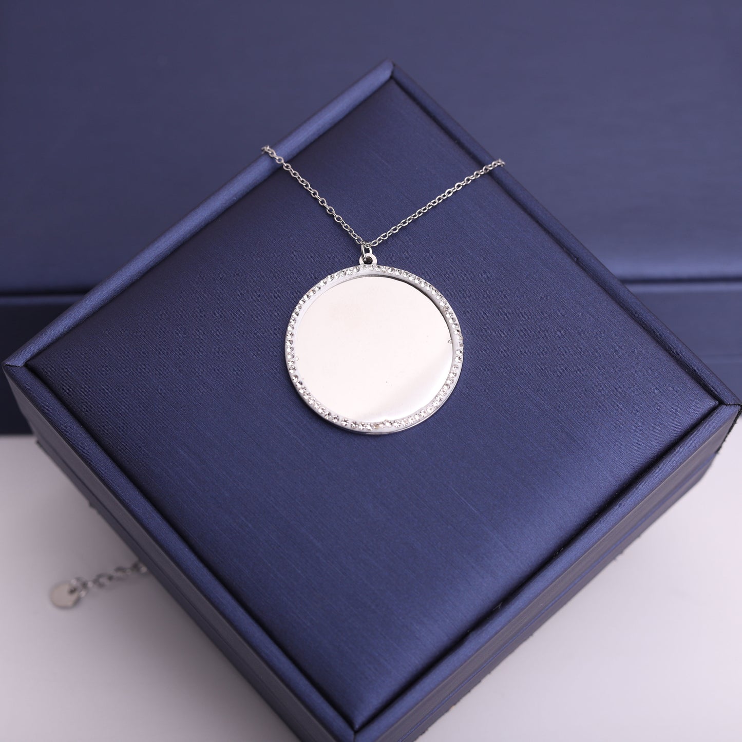 سنسال دائرة بإطار زركون ✨💎