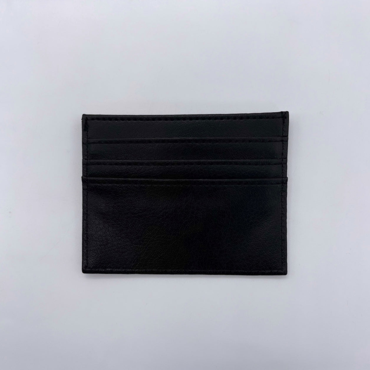 جزدان جلد طبيعي – تصميم خاص للفيزا وبطاقاتك – لون أسود فاخر 💳🖤