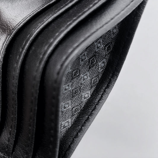 جزدان جلد طبيعي – تصميم خاص للفيزا وبطاقاتك – لون أسود فاخر 💳🖤