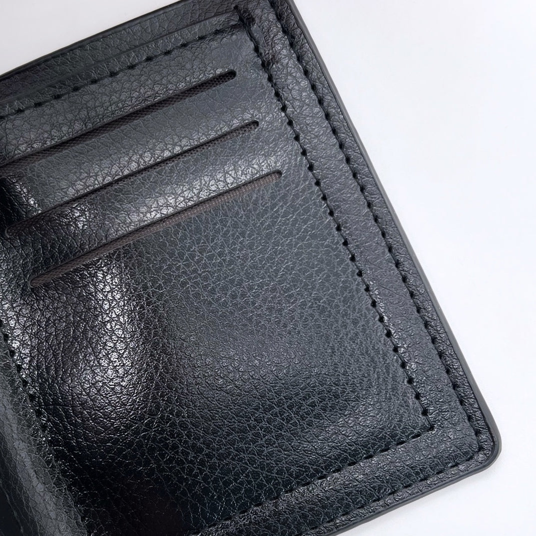 جزدان جلد طبيعي بلون أسود – تصميم Pv.B الراقي 🖤