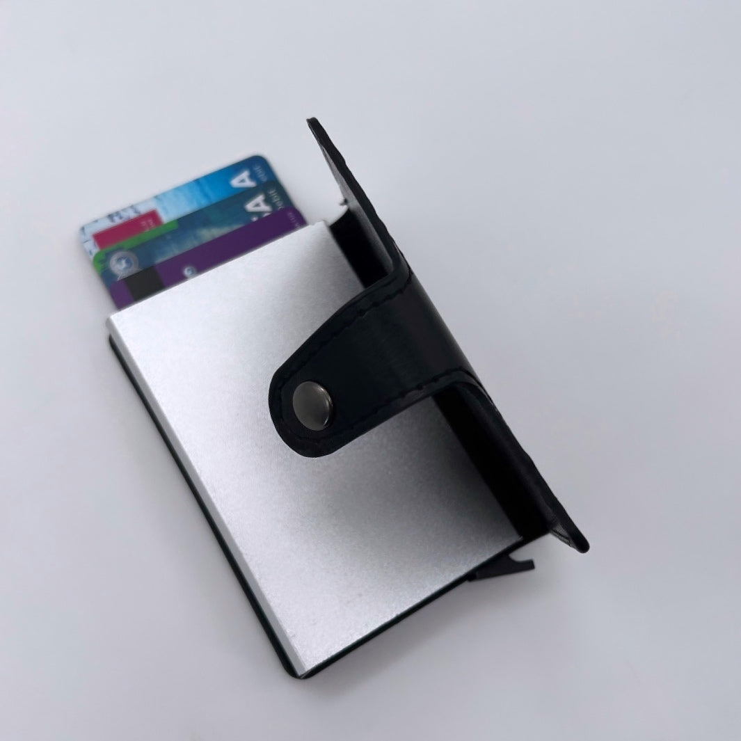 جزدان جلد طبيعي – تصميم خاص للبطاقات 💳