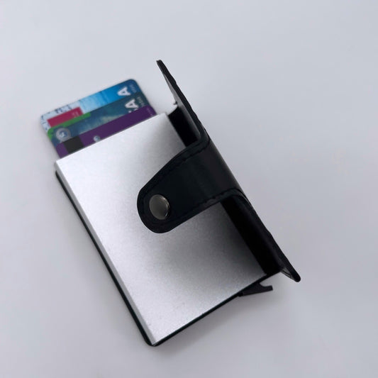 جزدان جلد طبيعي – تصميم خاص للبطاقات 💳