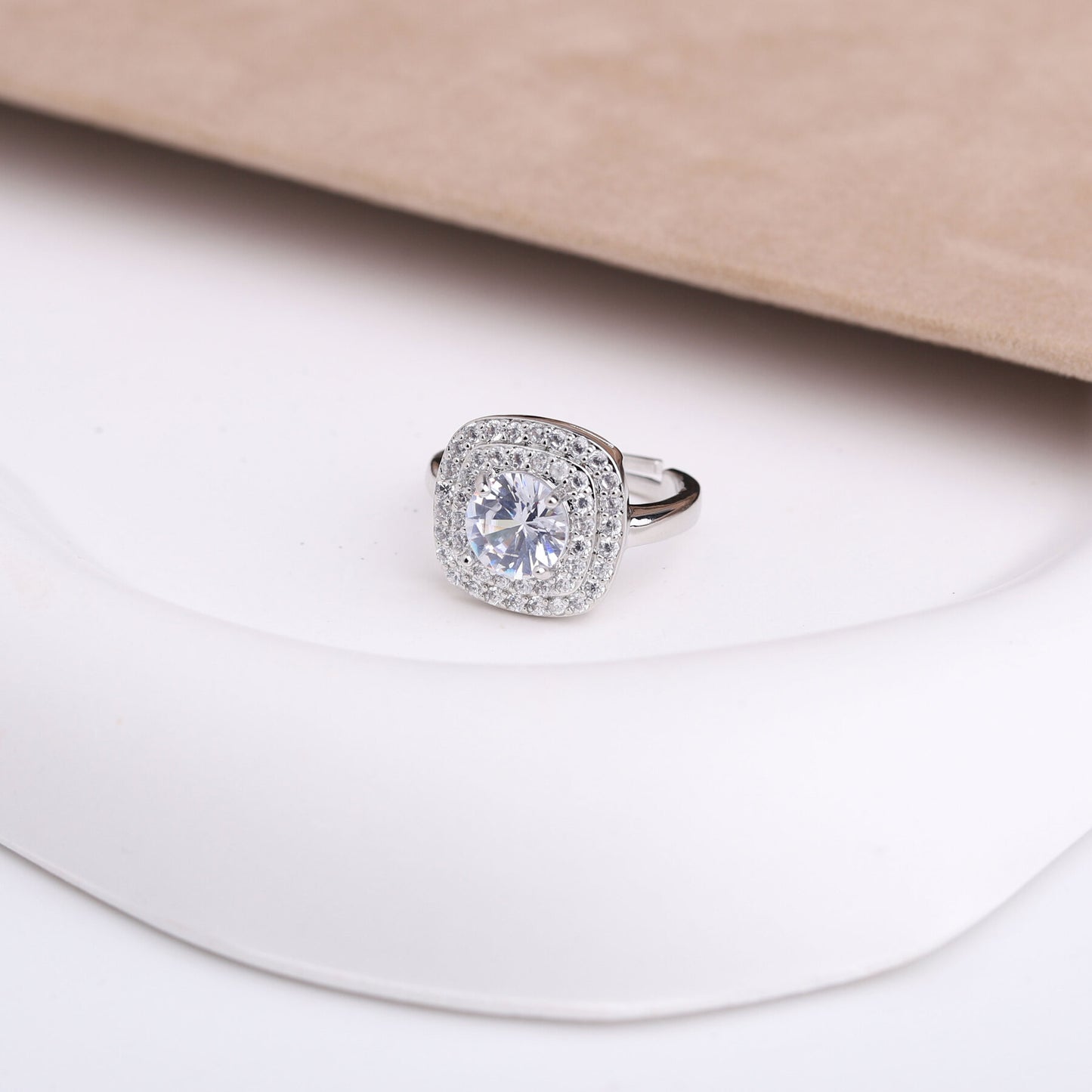 ✨ طقم لازوردي – مربع 3 قطع فضي مرصع بالزركون ✨