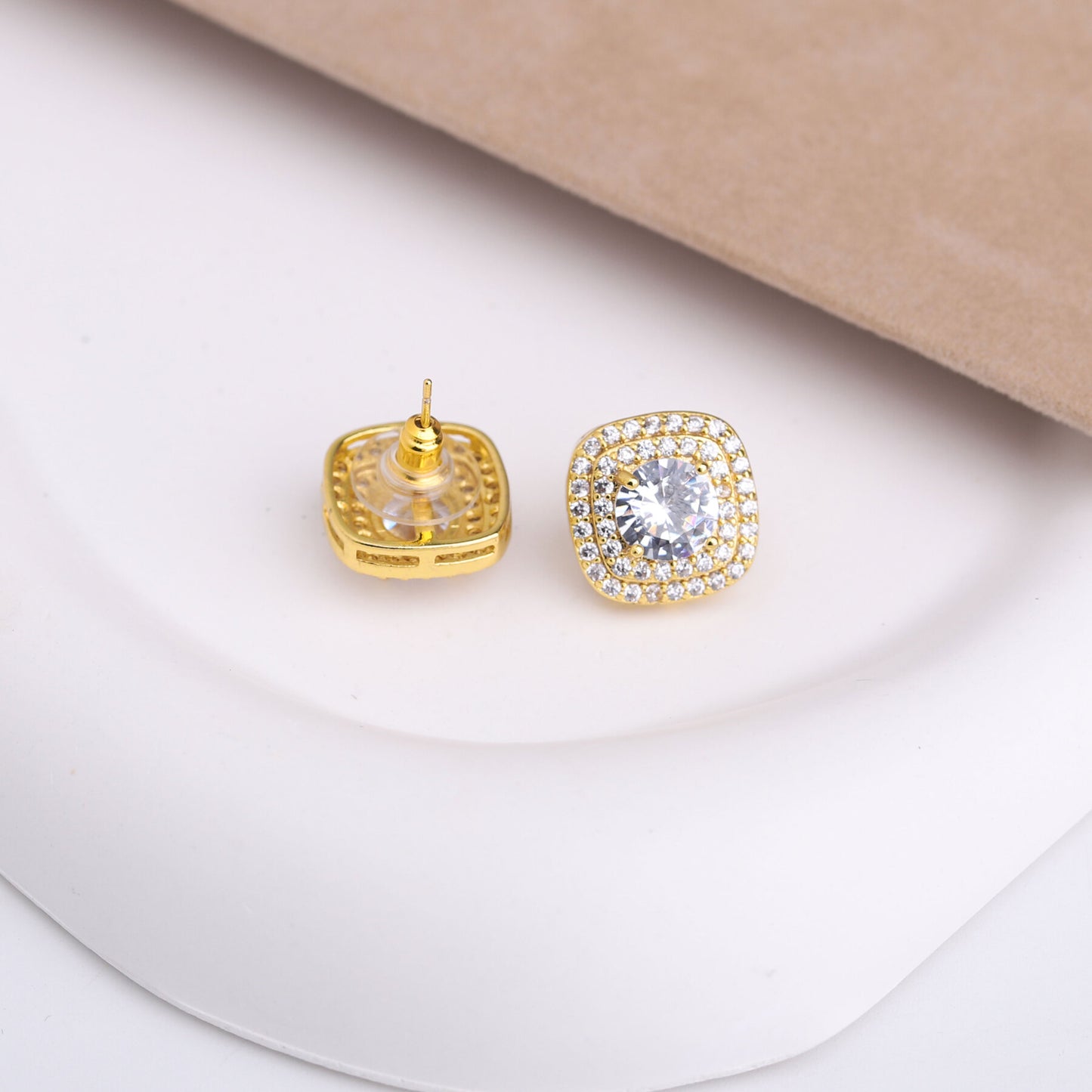 ✨ طقم لازوردي – مربع 3 قطع ذهبي مرصع بالزركون ✨