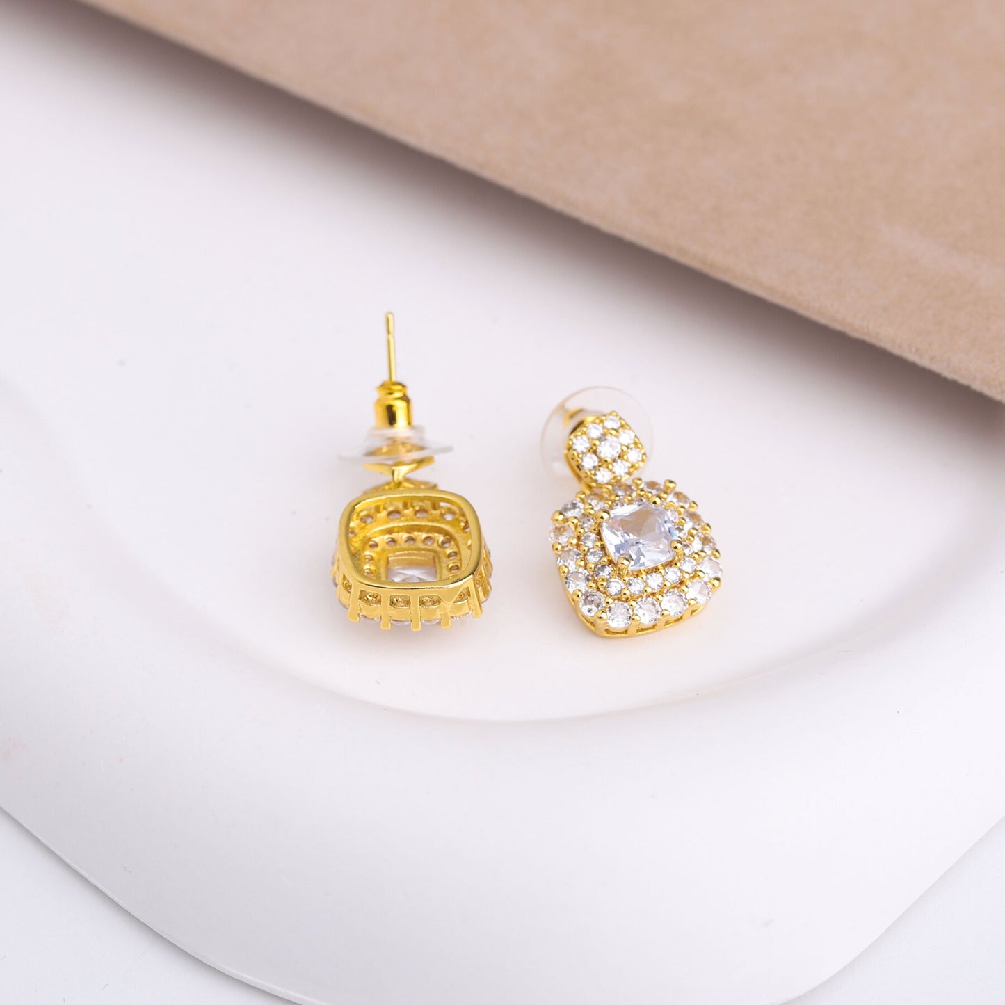 ✨ طقم لازوردي – زركون طبقتين ذهبي ✨