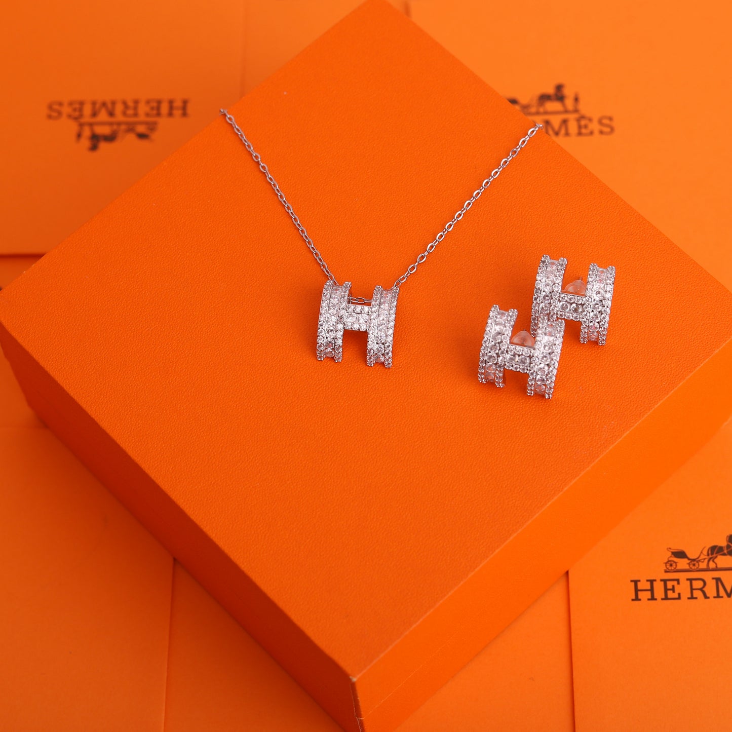 ✨ طقم هيرمز – فل زركون فضي فاخر ✨