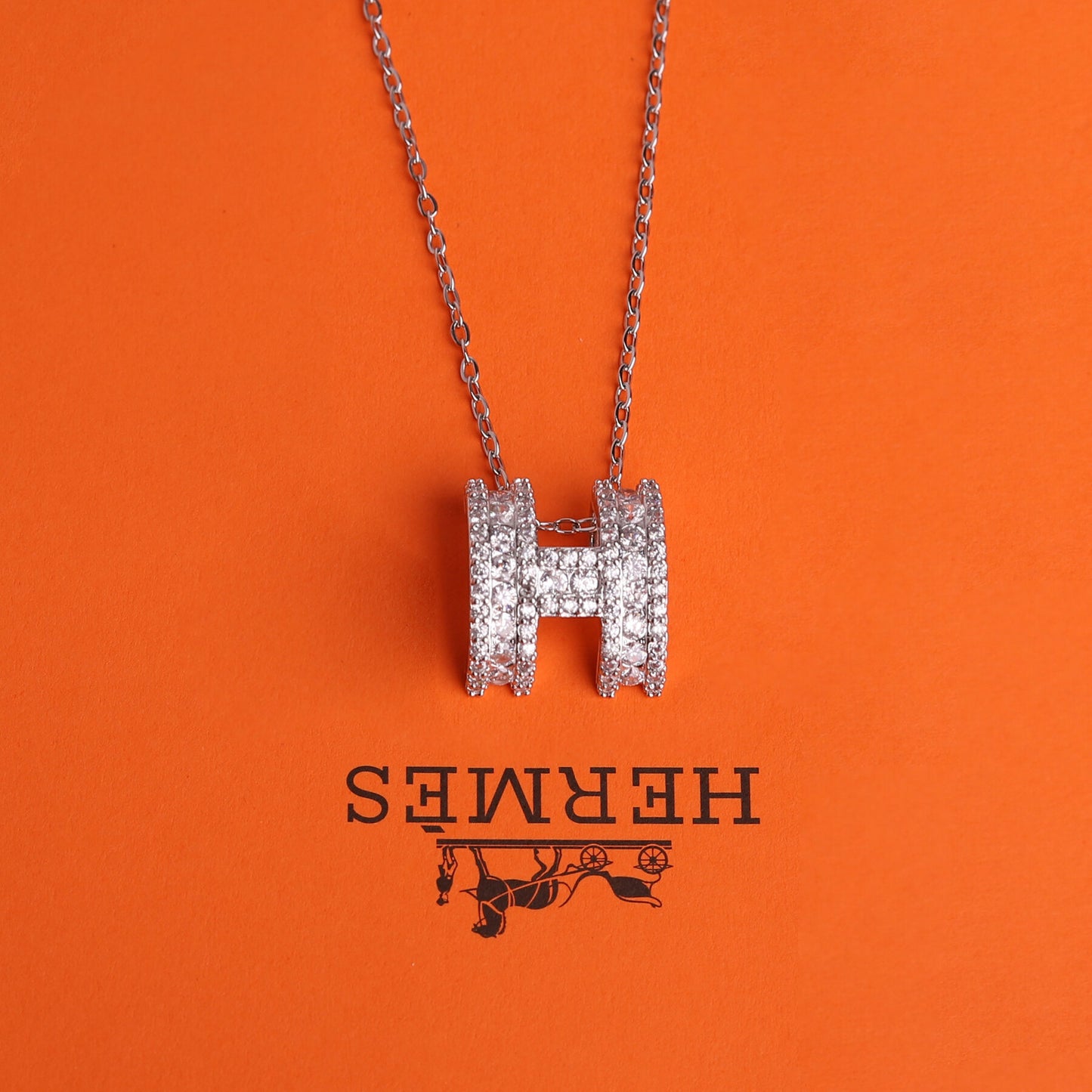 ✨ طقم هيرمز – فل زركون فضي فاخر ✨