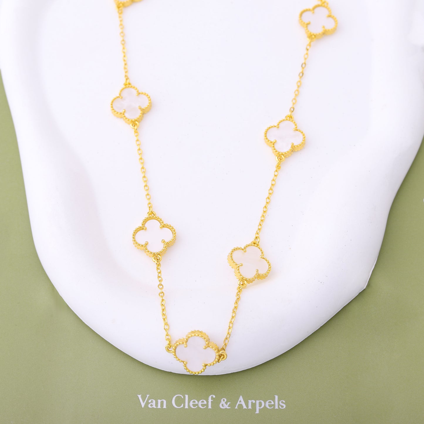 ✨ سنسال فان كليف طويل أبيض وذهبي - 10 وردات ✨